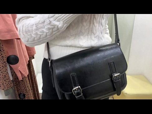 ❤️ Masturbação pública da jovem cadela FeralBerry com um dildo no provador ❤️❌ Porno russo em nós ️❤