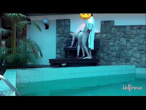 ❤️ Chefe convida empregada para a piscina, mas não conseguiu resistir a um ❤️❌ Porno russo em nós ️❤